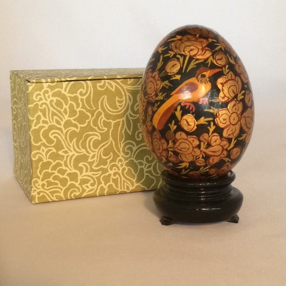 ๐ Vintage Wood Lacquer Egg On Stand Flowers Red Gold - Picture 3 of 9